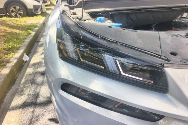 Used AION V 2023 Plus 70 Smart Enjoyment Seven-Seater Edition Ternary Lithium Right Front Headlight