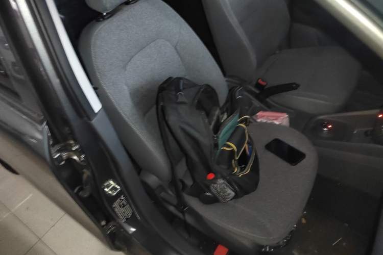 Used Wuling Hongguang New Energy 2025 Extended-Range Hybrid 50 km Utility Version Right Front Seat