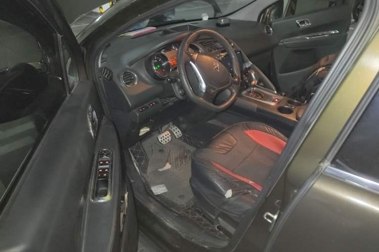 Used Peugeot 3008 2015 2.0L Automatic Classic Edition
