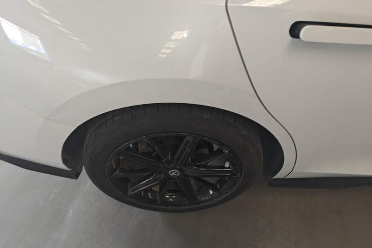 Used CHANGAN UNI-V 2022 1.5T Smart Navigation Version Right Rear Wheel Hub