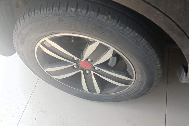 Used Geely Auto GX7 2015 Classic Edition 1.8L Manual Elite Model China V Standard Right Rear Wheel Hub