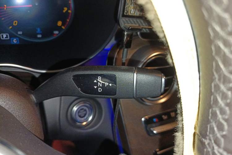 Used Mercedes-Benz GLC 2022 Refreshed GLC 300 L 4MATIC Dynamic Edition Gear Lever