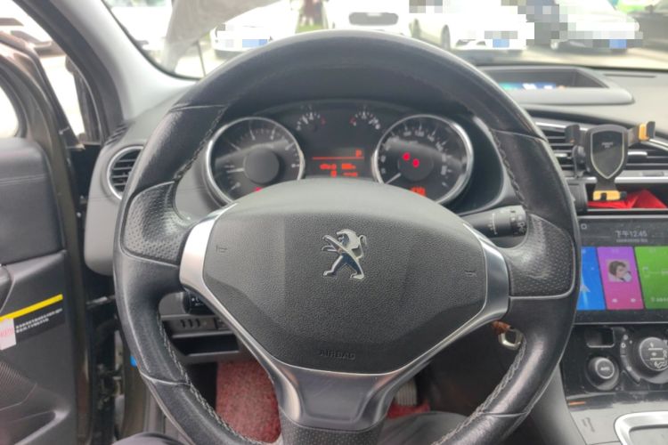 Used Peugeot 3008 2015 2.0L Automatic Trend Edition Steering Wheel