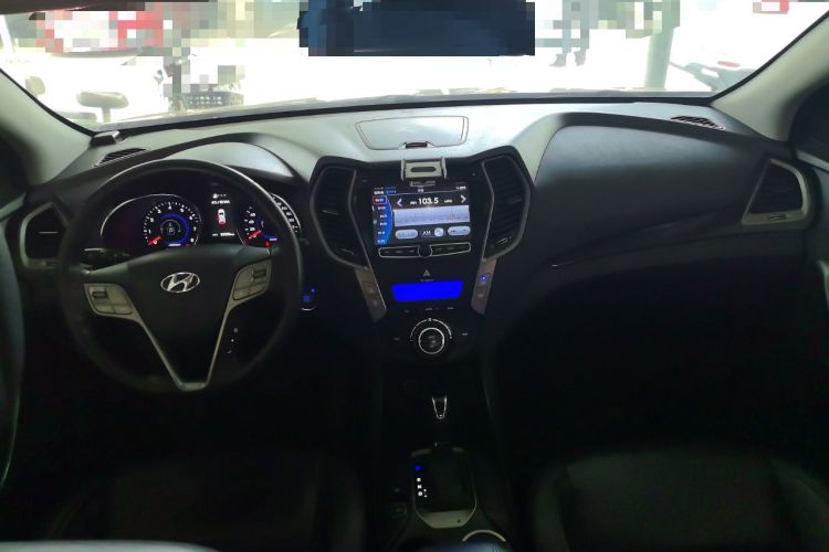 Used Hyundai Santa Fe 2013 2.4L Automatic Two-Wheel Drive Smart Version Center Console