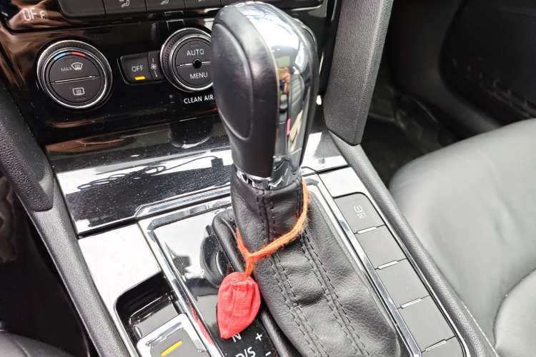 Used Volkswagen Lamando 2015 280TSI DSG Comfort Edition Gear Lever