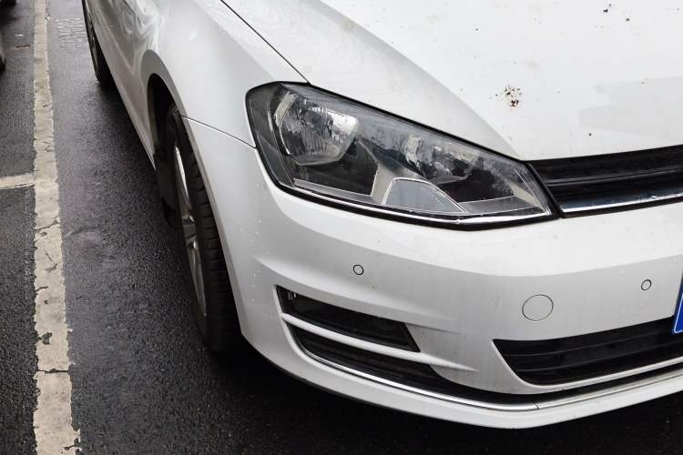 Used Volkswagen Golf 2017 1.6L Automatic Comfort Million-Vehicle Anniversary Edition
