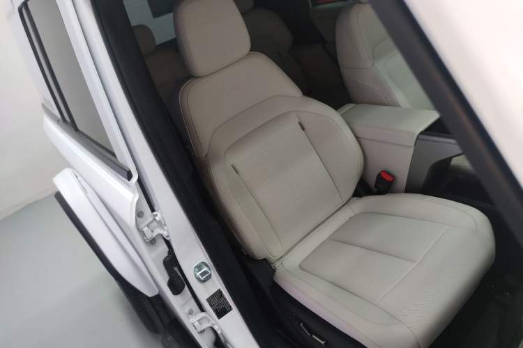 Used iCAR V23 2025 501 Four-Wheel Drive Advanced Version
