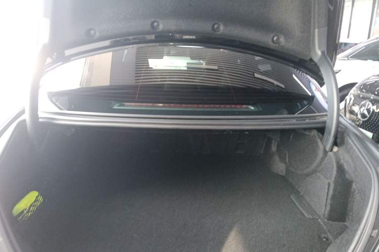 Used Mercedes-Benz E-Class New Energy 2023 E 350 e L Plug-in Hybrid Sports Sedan
