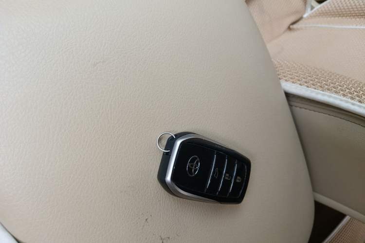 Used Toyota Prado 2015 2.7L Automatic Luxury Edition Vehicle Key