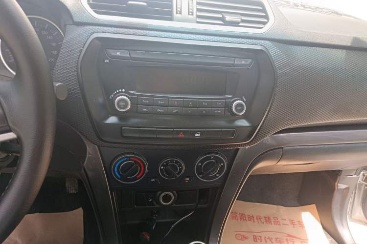 Used Great Wall Wingle 5 2017 2.4L European Version Gasoline Two-Wheel Drive Entry-Level Big Double Cab 4G69S4N
