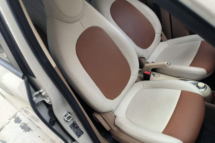 Used Wuling Hongguang MINIEV 2025 Four-Door Version Advanced Edition Right Front Seat