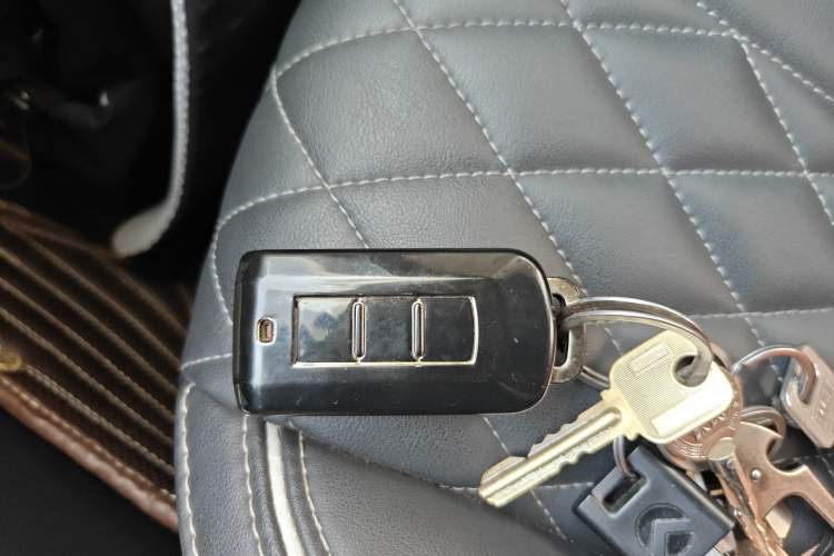 Used Mitsubishi Outlander 2021 Revised Version 2.0L Two-Wheel Drive Enjoyment Edition 5 Seats Vehicle Key