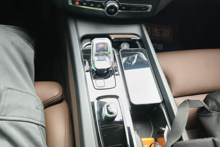 Used Volvo XC60 New Energy 2025 Plug-in Hybrid Long-Range All-Wheel Drive Smart & Luxurious Edition