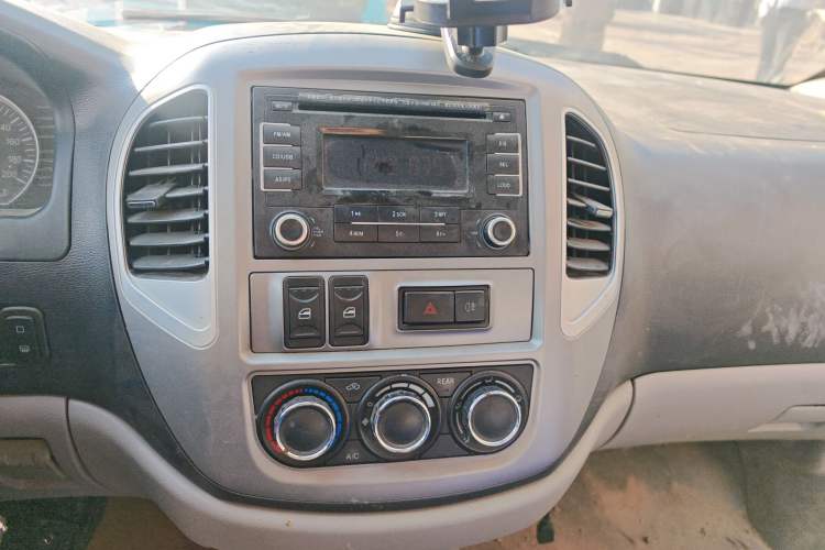 Used FORTHING Lingzhi 2015 M3 1.6L 7-Seater Luxury Model
