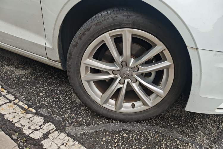 Used Audi A3 2016 Limousine 35 TFSI Style Edition Right Front Wheel Hub