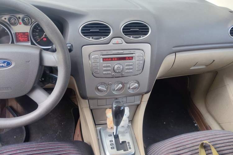 Ford Focus 2012 Hatchback Classic 1.8L Automatic Fashion Edition usata