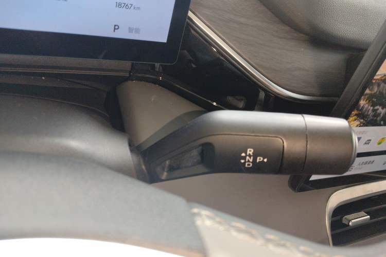 Used Geely Galaxy L6 2025 EM-i 140km Starship Edition Gear Lever