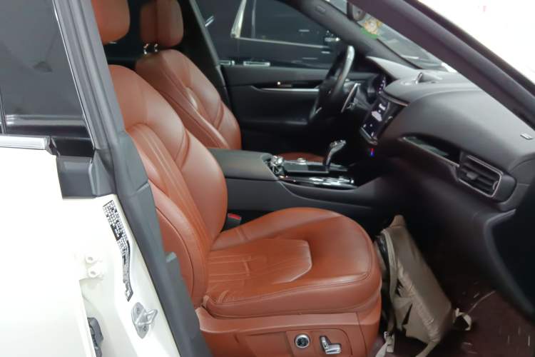 Used Maserati Levante 2022 2.0T GT Sharp Edition Right Front Seat