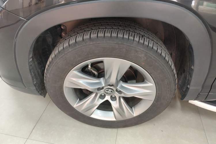 Used Toyota Highlander 2018 2.0T Four-Wheel Drive Luxury Version 7 Seats China VI Standard
