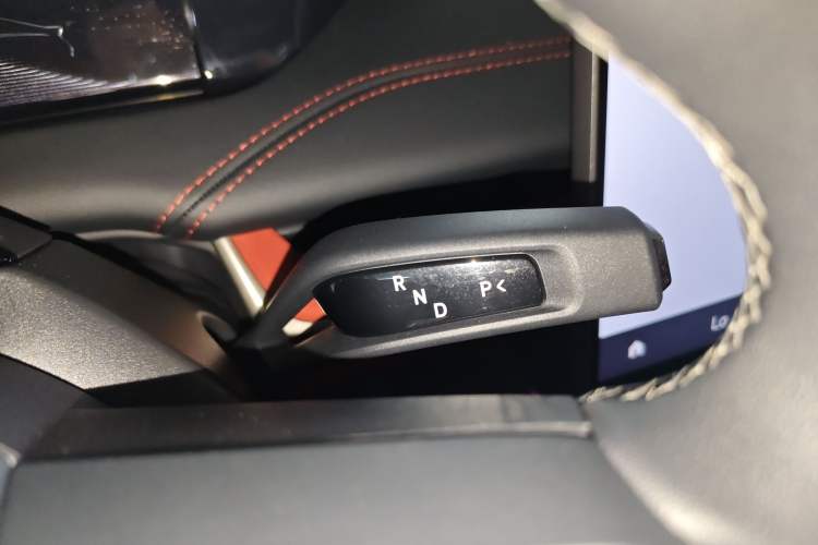 Used Xiaomi Auto SU7 2024 Four-Wheel Drive Ultra-Long Range Advanced Intelligent Driving Max Edition
