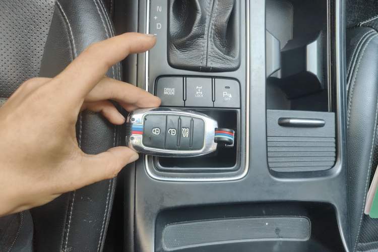 Used Kia Sorento 2015 Sorento L 2.4L Gasoline 4WD Elite Edition 7 Seats China IV Standard