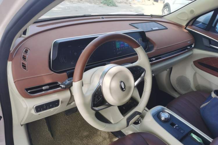 Used ORA Good Cat 2021 500km Long-Range Poseidon Edition Lithium-Ion Battery Center Console