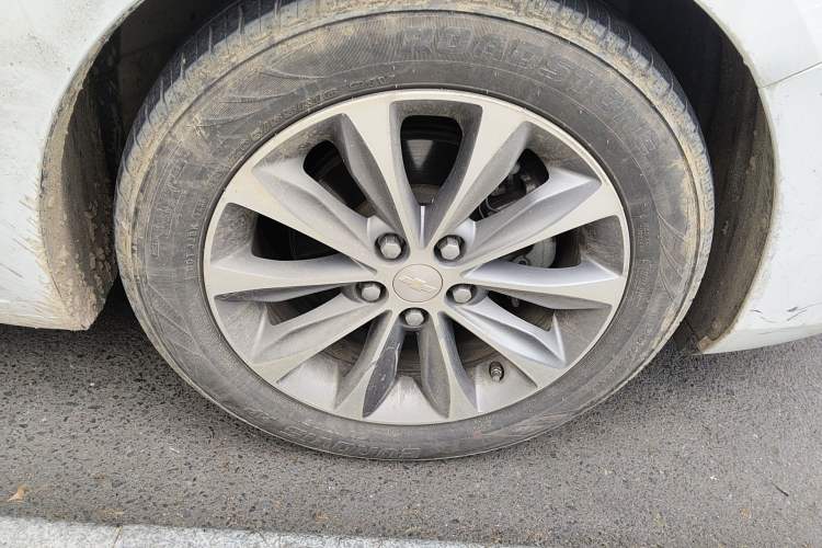 Used Chevrolet Monza 2022 320 Automatic Enjoyment Sunroof Version Right Front Wheel Hub