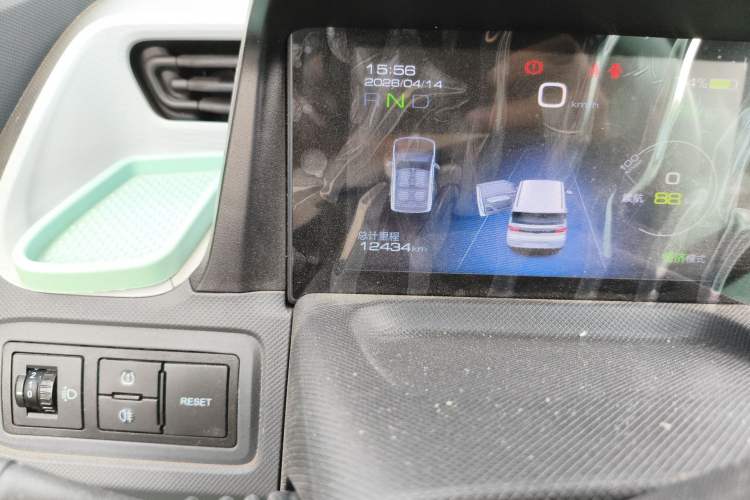 Used Wuling Hongguang MINIEV 2022 Macaron Fashion Model Lithium Iron Phosphate Odometer Close Up