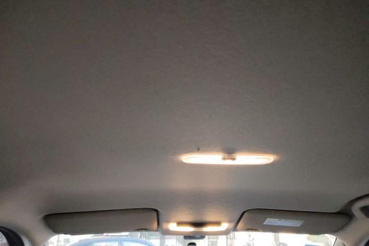 Used Nissan Kicks 2017 1.5L CVT Smart Drive Edition Headliner