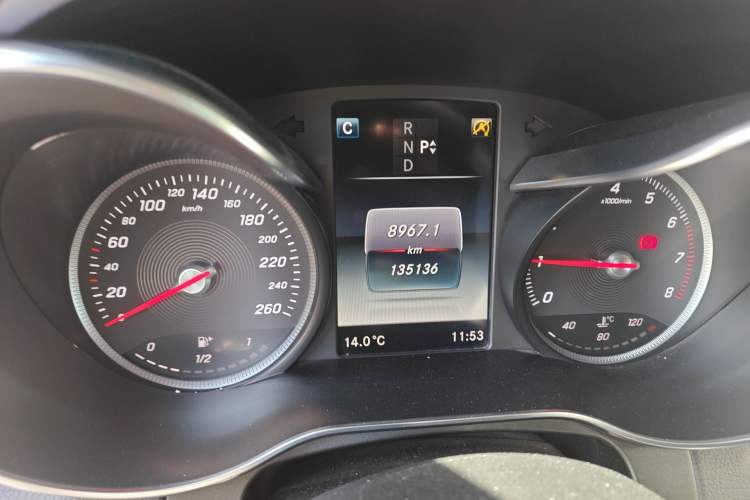 Used Mercedes-Benz GLC 2017 GLC 260 4MATIC Luxury Model Odometer Close Up