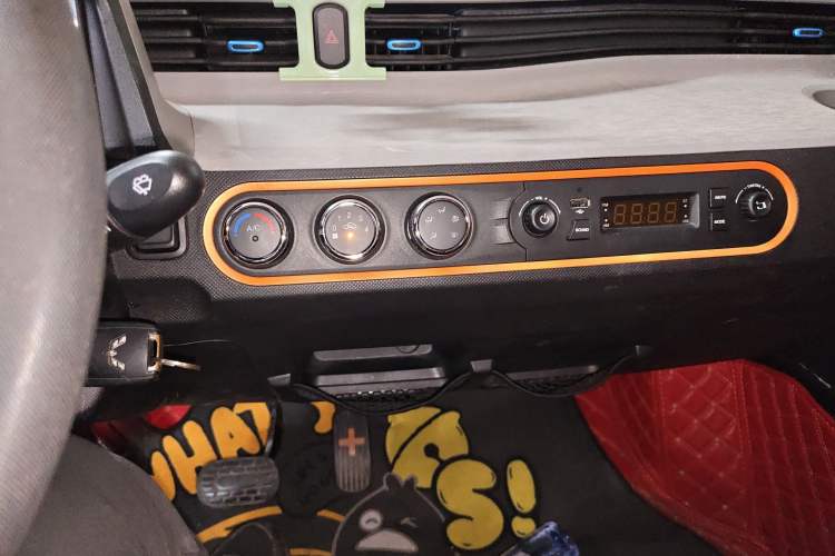 Used Wuling Hongguang MINIEV 2020 Freedom Version Lithium Iron Phosphate Audio And AC Panel