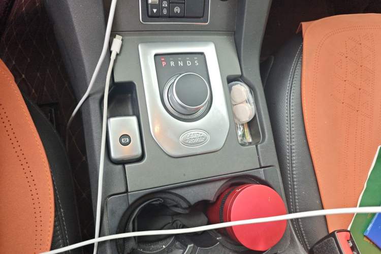 Used Land Rover Discovery 2016 3.0 SC Obsidian Black Heritage Edition HSE Gear Lever