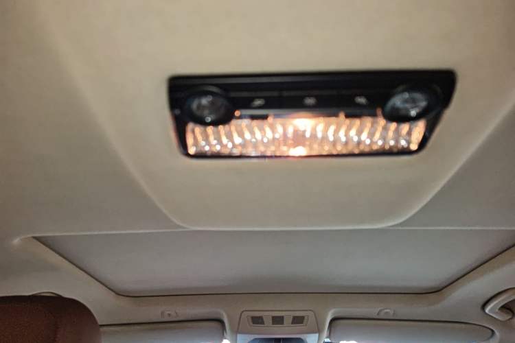 Used BMW 5 Series 2014 525Li Leading Model
