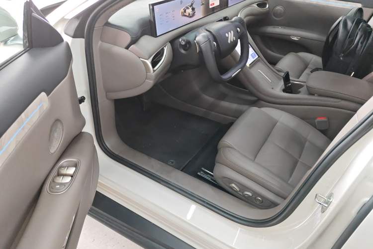 Used IM L6 2025 Ultra Model
