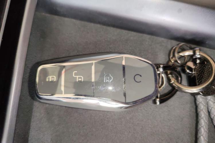 Used BYD Seal 2023 DM-i 1.5L 121km Prestige Model Vehicle Key