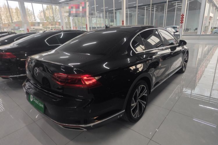 Used Volkswagen Magotan 2020 330TSI DSG Leading Model Rear Right 45 Deg