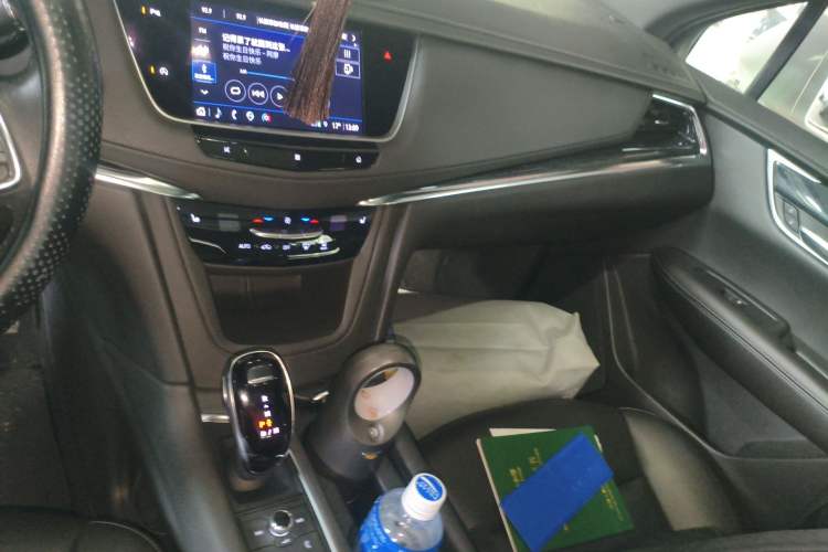 Used Cadillac XT5 2021 2.0T Two-Wheel Drive Luxury Version Audio And AC Panel