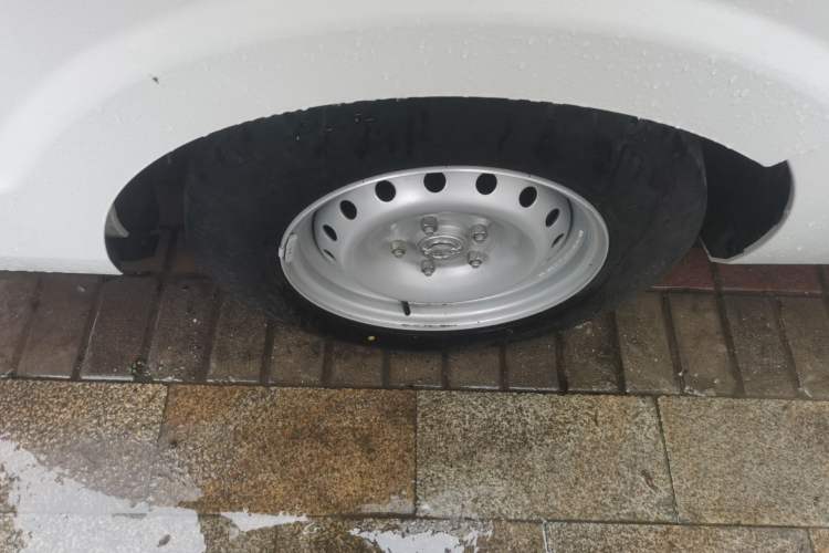 Used SRM New Energy E3L 2024 Standard 6-Seater Bus
