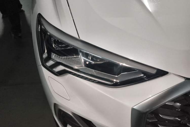 Used Audi Q3 2020 45 TFSI quattro Fashion Dynamic Model Exterior 3