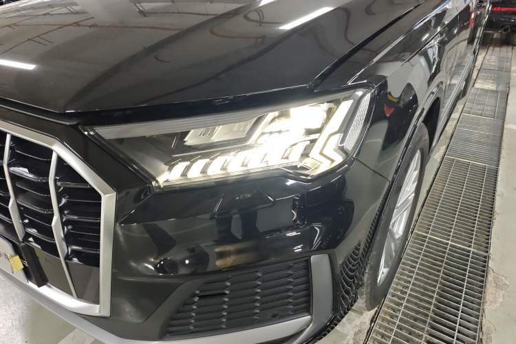 Used Audi Q7 2023 45 TFSI quattro S line Sport model
