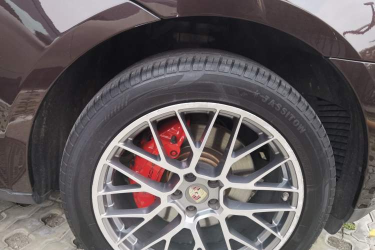 Used Porsche Macan 2017 Macan S 3.0T Right Front Wheel Hub