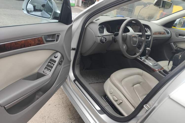 Used Audi A4L 2010 2.0 TFSI Comfort Edition Driver Seat