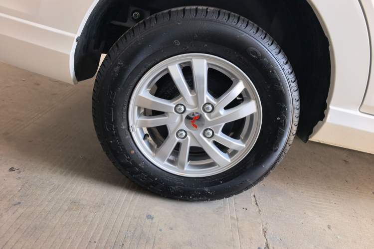 Used Wuling Hongguang 2021 1.5L Facelifted S Comfort Version with Electric Power Steering LAR Right Rear Wheel Hub