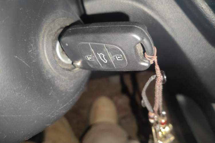 Used Kia K2 2012 Sedan 1.4L MT GLS Commemorative Edition Vehicle Key