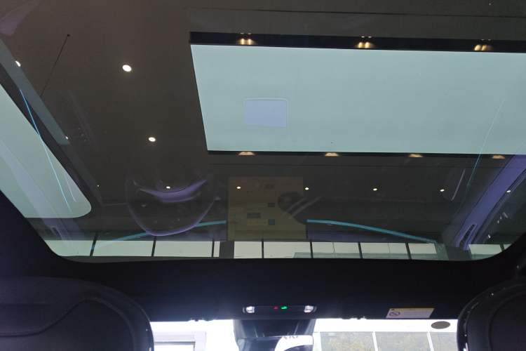 Used Lynk & Co 10 EM-P 2025 Model 240 All-Wheel Drive Ultra—Sport Edition Headliner