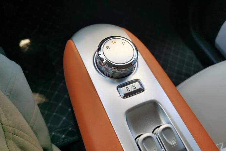 Used CHANGAN NEVO Lumin 2025 301km Honey Dew Edition Gear Lever