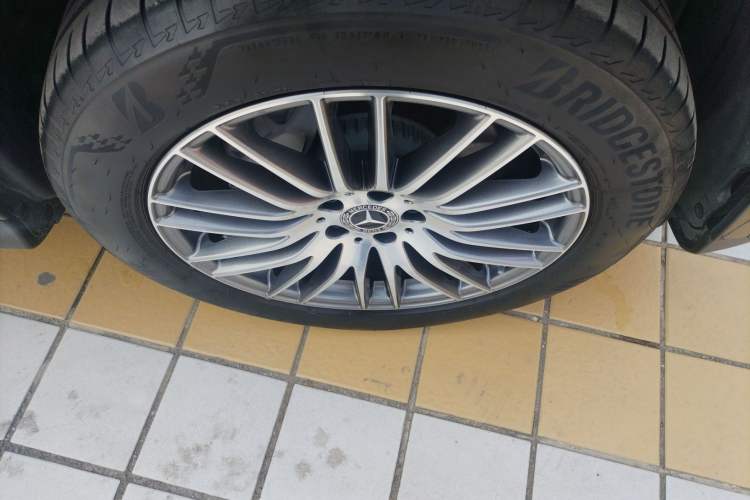 Used Mercedes-Benz GLC 2024 GLC 300 L 4MATIC Dynamic Edition 5-seater Right Front Wheel Hub