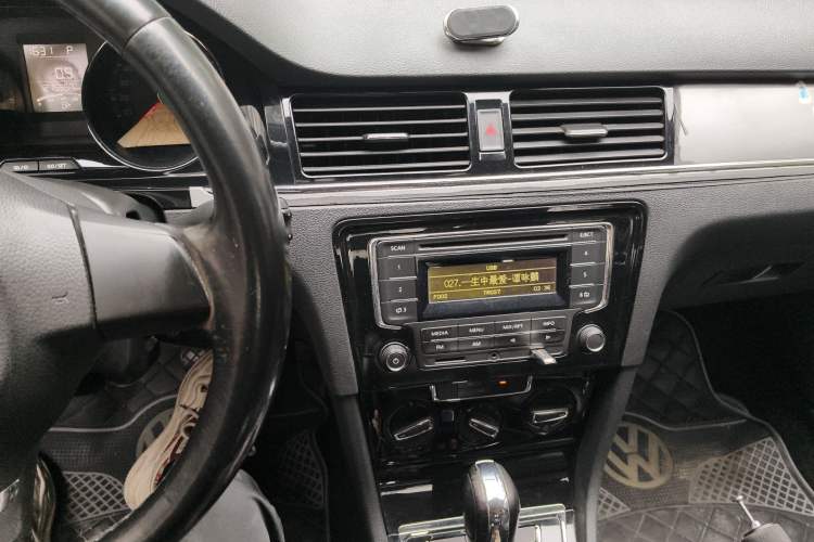 Used Volkswagen Bora 2013 1.6L Automatic Comfort Model Audio And AC Panel