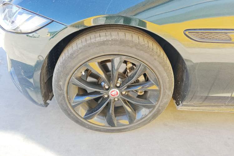 Used Jaguar XFL 2021 XFL 2.0T P250 All-Wheel-Drive Shimmering Black Sport Edition Left Front Wheel Hub