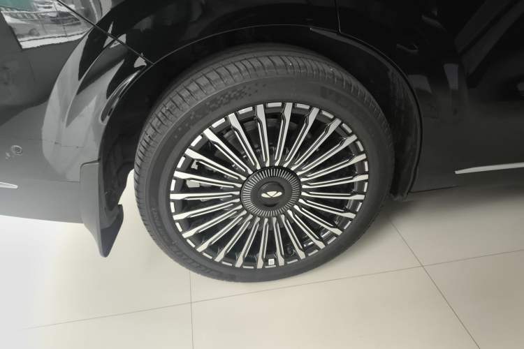 Used Chery T11 2026 Model 220 All-Wheel Drive Dual IMAX Theater Edition Right Rear Wheel Hub